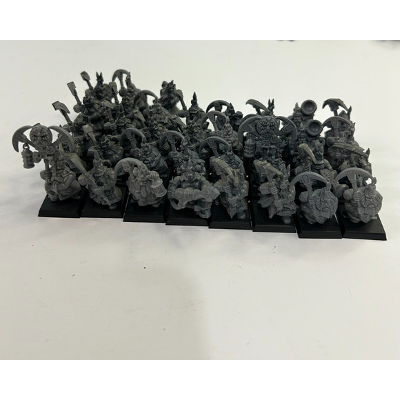 Warhammer Fantasy Dwarf Miners Lot of 35 Full Command Plastic Assembled - Picture 1 of 2